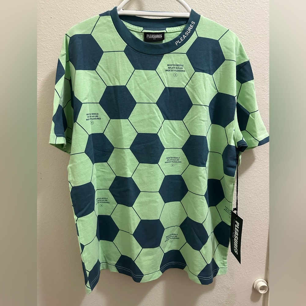 Brand new men’s pleasures, soccer ball team size medium